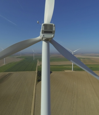 Vidéo : Vol de drone sur une éolienne